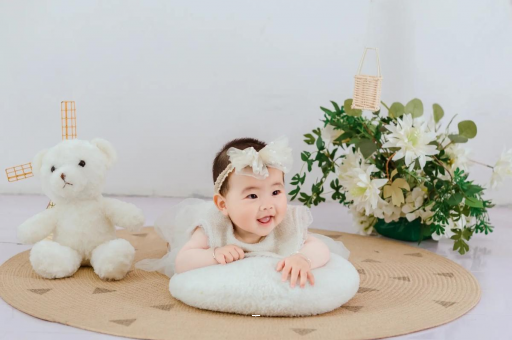 舟山宝宝喜欢侧着睡